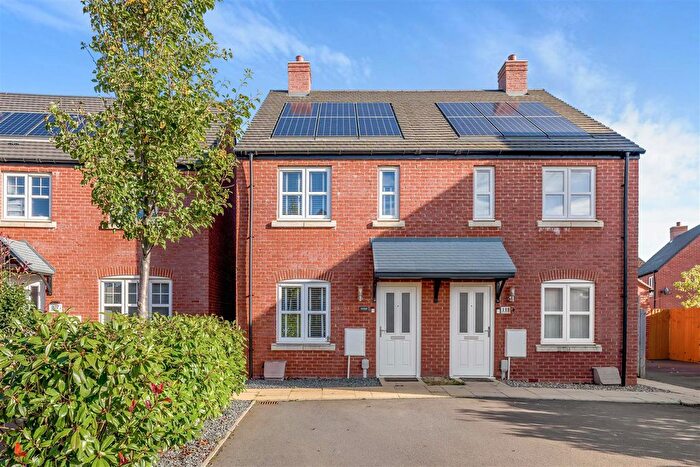 2 Bedroom Semi Detached House For Sale In Bismore Road, Banbury, OX16