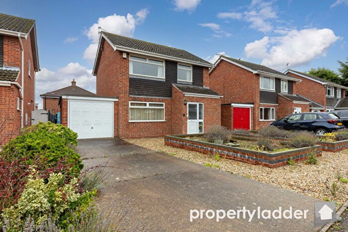 3 Bedroom Detached House For Sale In Ferndale Close, Norwich, NR6