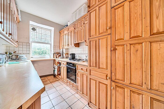 3 Bedroom Flat To Rent In Lower Sloane Street, Chelsea, London, SW1W