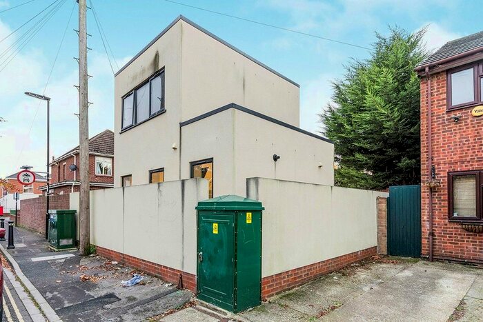 1 Bedroom Detached House To Rent In Cedar Road, Southampton, SO14