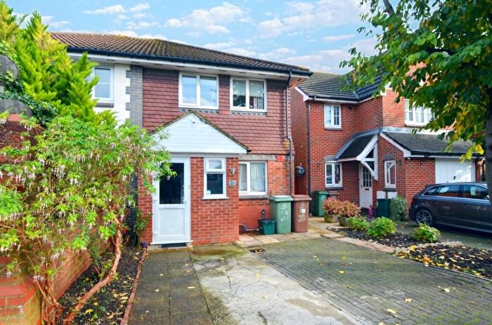 3 Bedroom Semi-Detached House To Rent In Homeland Drive, Sutton, SM2