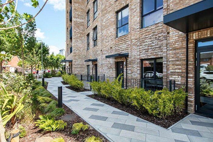 1 Bedroom Apartment For Sale In Pier Way, Woolwich, SE28