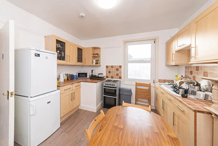 4 Bedroom Maisonette To Rent In Woodbridge Hill, Guildford, GU2