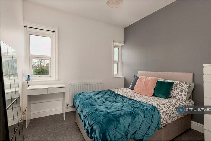 2 Bedroom Flat To Rent In Beach Rise, Westgate-On-Sea, CT8