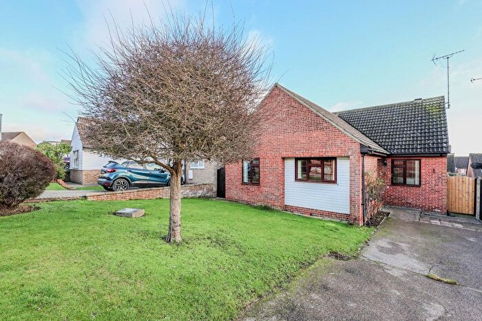 3 Bedroom Detached Bungalow For Sale In Minton Heights, Rochford, SS4