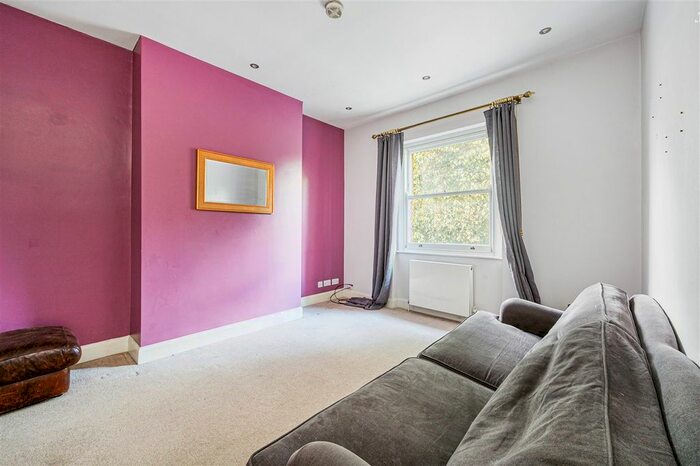 2 Bedroom Flat To Rent In Goldhawk Road, London, W12