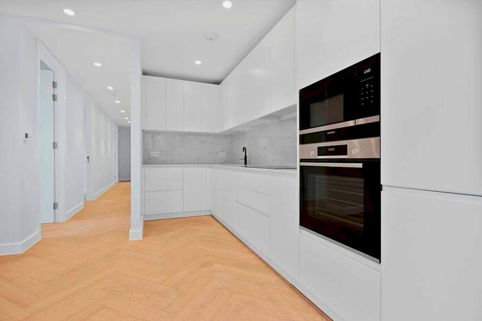 3 Bedroom Flat To Rent In Downs Road, London, E5