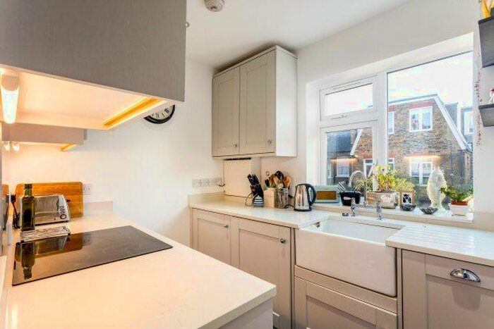 1 Bedroom Flat To Rent In Dafforne Road, London, SW17