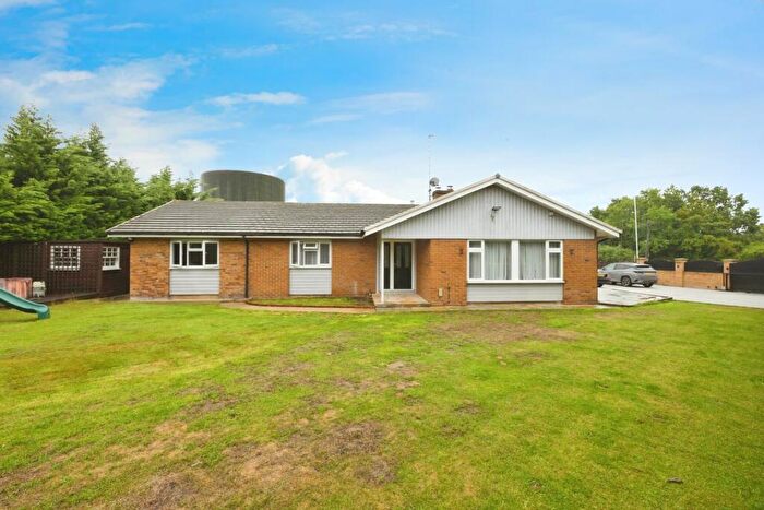 3 Bedroom Detached Bungalow For Sale In Hoe Lane, Nazeing, Waltham Abbey, EN9