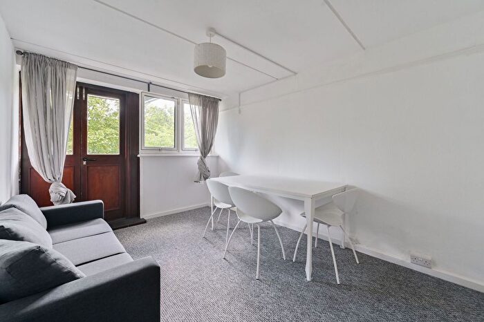 4 Bedroom Flat For Sale In Lucas Court, Battersea, London, SW11