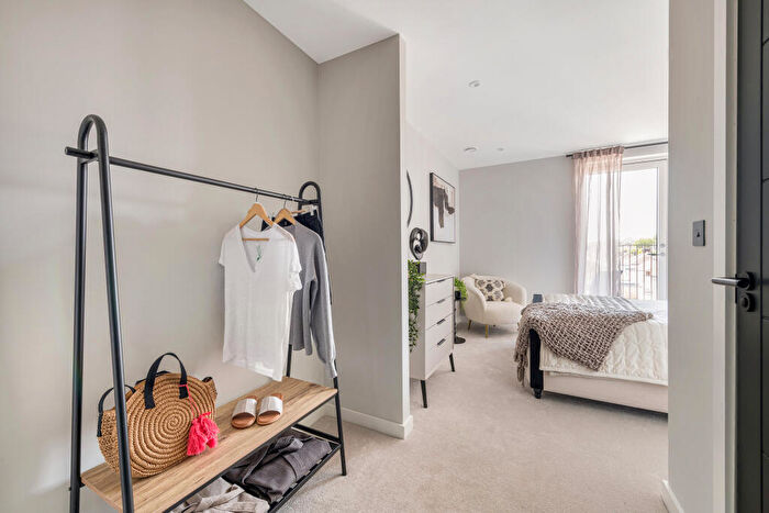 3 Bedroom Flat To Rent In The Gladstone, Dollis Hill Avenue, London, NW2