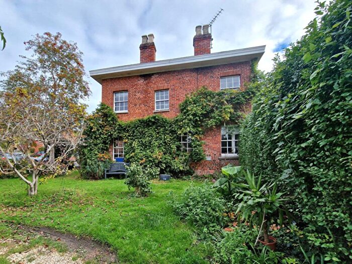 3 Bedroom Link Detached House For Sale In Lambrook Street, Glastonbury, BA6