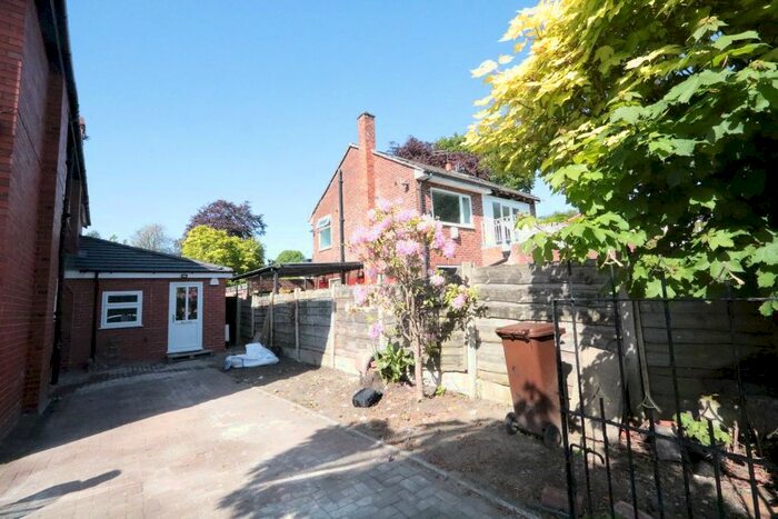 2 Bedroom Flat To Rent In Brantingham Road, Whalley Range, Manchester, M16