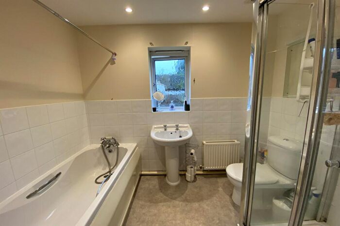 2 Bedroom Flat To Rent In Iver Court, Lenborough Road, Buckingham, MK18