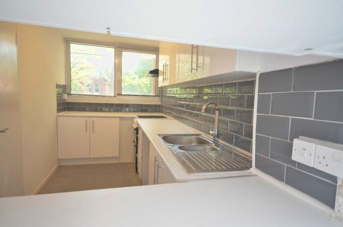 2 Bedroom Flat To Rent In Sylvan Road, Crystal Palace, London, SE19