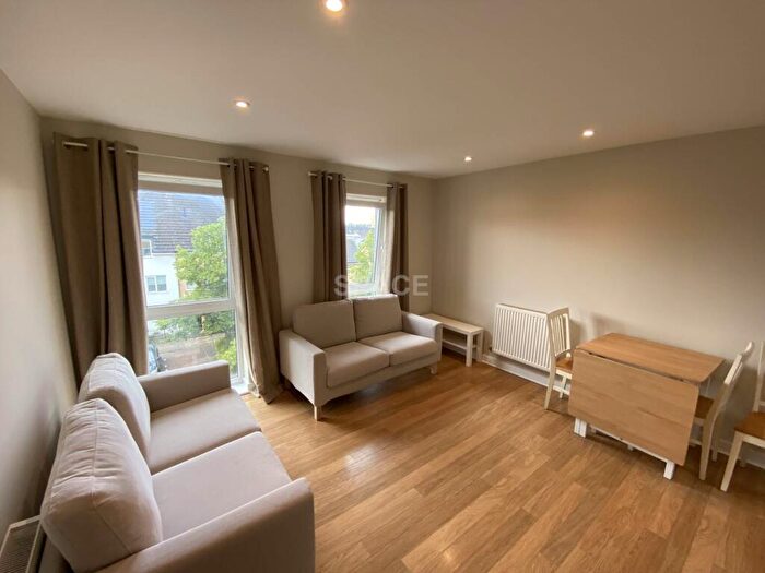 2 Bedroom Flat To Rent In Whale Avenue, Reading, RG2