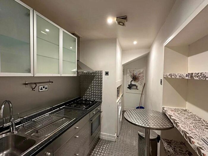 2 Bedroom Flat To Rent In Haverstock Hill, London, NW3