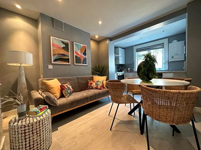 3 Bedroom Flat To Rent In St. Stephens Grove, London, SE13