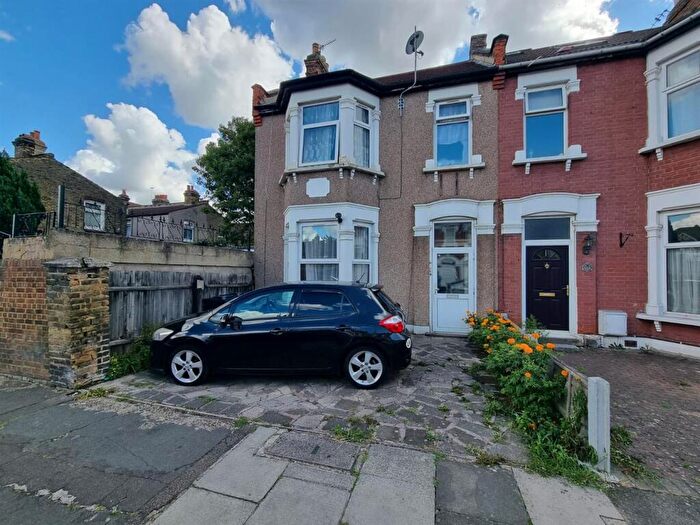3 Bedroom End Of Terrace House For Sale In Colenso Road, Ilford, IG2