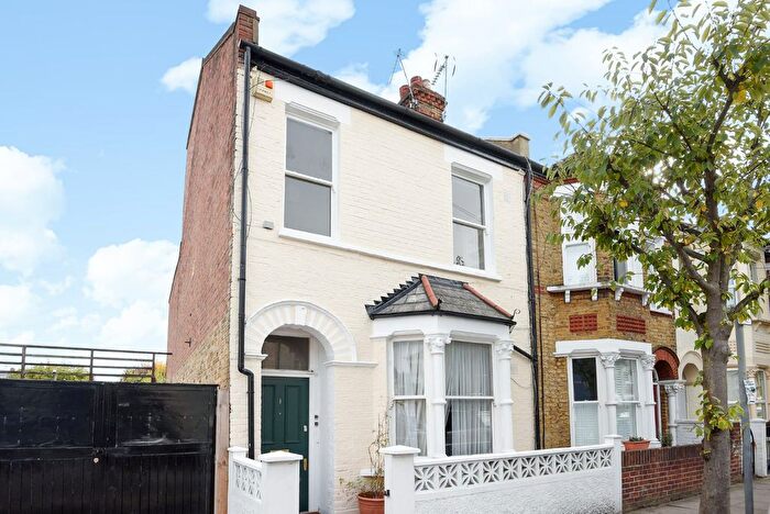2 Bedroom Flat For Sale In Weiss Road, Putney, London, SW15