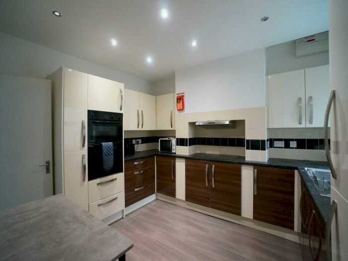 4 Bedroom House To Rent In Mountain View, Bangor, Gwynedd, LL57