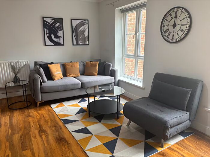 2 Bedroom Apartment To Rent In Dartmoor Walk, London, E14