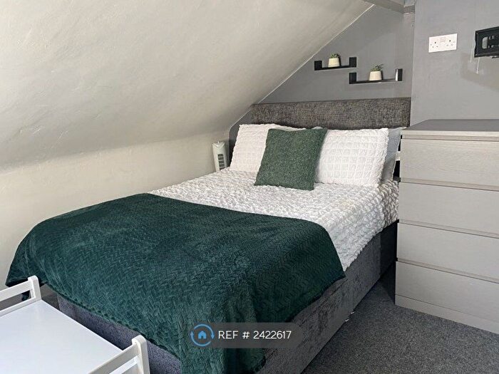 Studio To Rent In Somerset Road, Huddersfield, HD5
