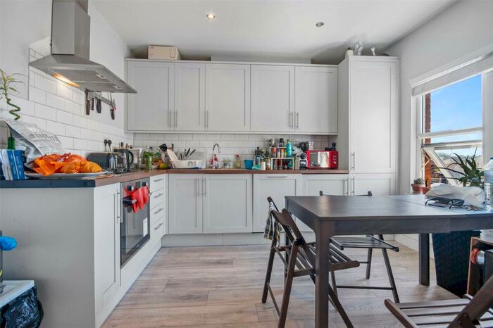 3 Bedroom Apartment To Rent In Pretoria, London, E17