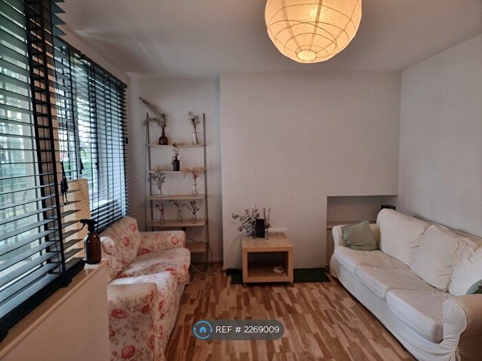 3 Bedroom Maisonette To Rent In Chaucer Court, London, N16