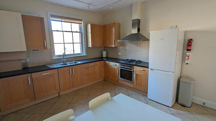 2 Bedroom Flat To Rent In Canute Road, Southampton, Hampshire, SO14