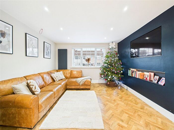 3 Bedroom Semi Detached House For Sale In Chestnut Walk, Bristol, BS13