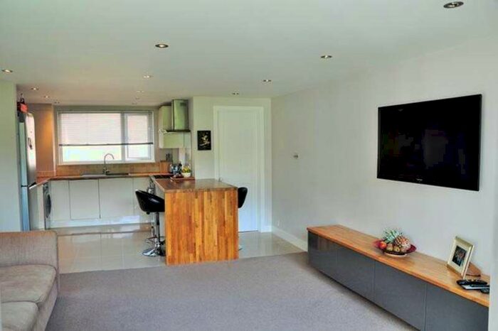 2 Bedroom Flat To Rent In Northlands Drive, Winchester, SO23
