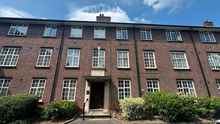 2 Bedroom Flat To Rent In Chandos Court, Southgate, N14