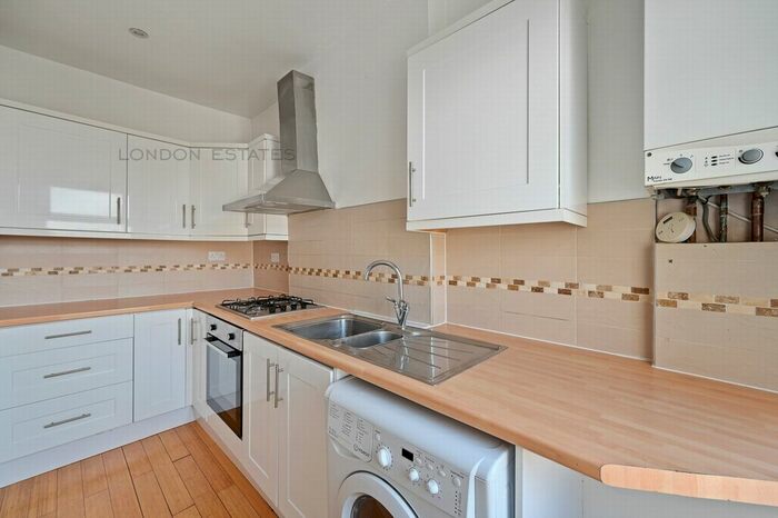 2 Bedroom Flat To Rent In Askew Rd, Shepherds Bush, W12
