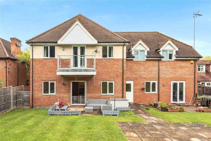 2 Bedroom Apartment To Rent In Ford View, Bassetsbury Lane, High Wycombe, Buckinghamshire, HP11