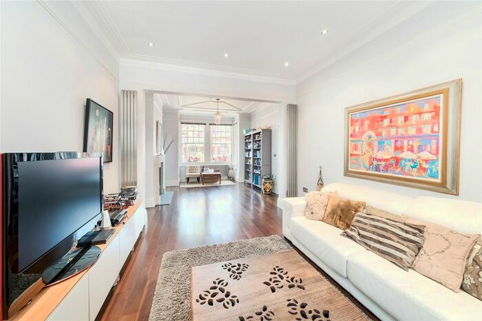 4 Bedroom Semi-Detached House To Rent In Alwyn Avenue, Chiswick, London, W4