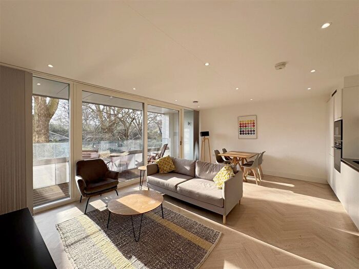 2 Bedroom Flat To Rent In Sterling Way, London, N7