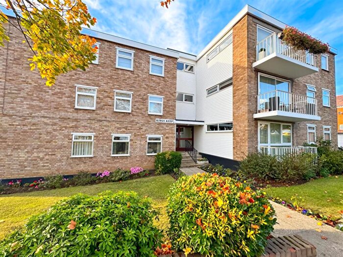 2 Bedroom Apartment For Sale In Kings Road, Westcliff-on-Sea, SS0