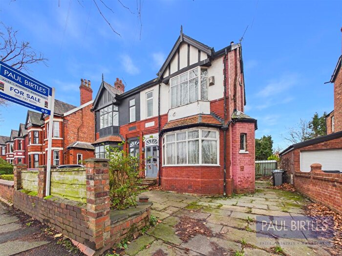 4 Bedroom Semi Detached House For Sale In Urmston Lane, Stretford, Manchester, M32
