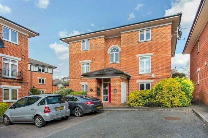 3 Bedroom Flat To Rent In Flat, Miller Court, Swynford Gardens, London, NW4