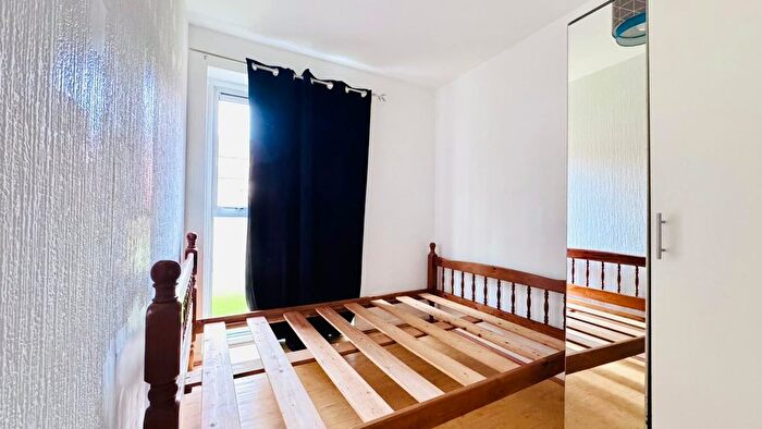 2 Bedroom Flat To Rent In Romford Road, E7