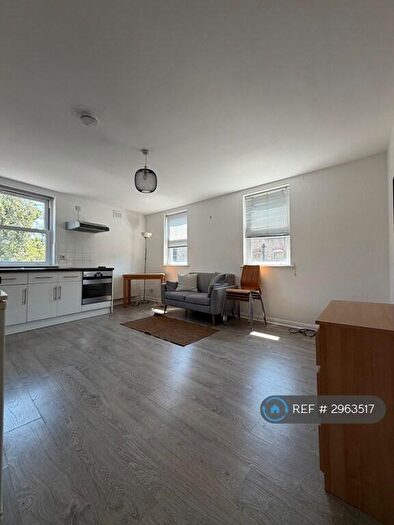2 Bedroom Flat To Rent In Ford Road, London, E3