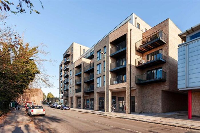 2 Bedroom Flat To Rent In Cricklewood Lane, Cricklewood, NW2