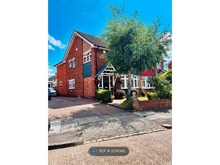 4 Bedroom Semi-Detached House To Rent In Frobisher Way, Gravesend, DA12