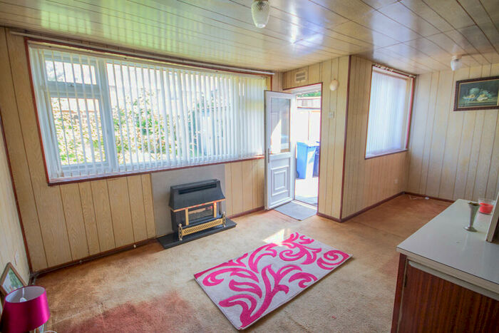 3 Bedroom Chalet For Sale In Iona Close, Sinfin, DE24
