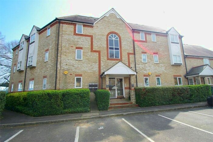 2 Bedroom Flat To Rent In Norbury Avenue, Watford, WD24