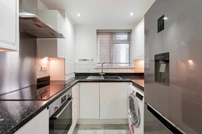 2 Bedroom Apartment To Rent In St. Marks Hill, Surbiton, KT6