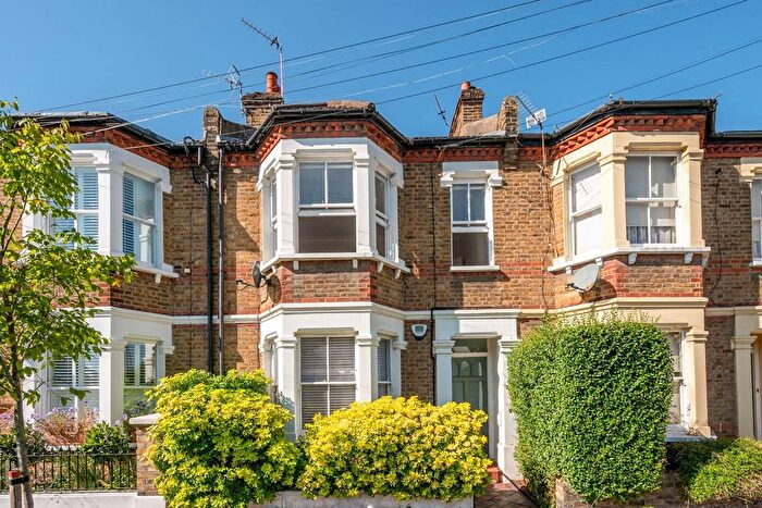 2 Bedroom Flat To Rent In Merton Road, Wandsworth, London, SW18