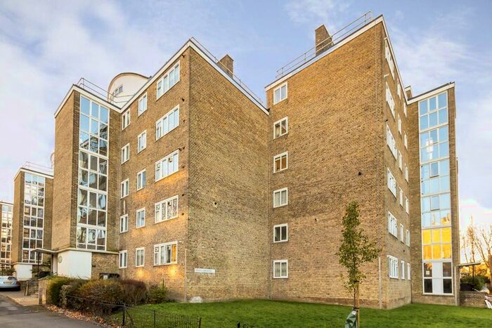 3 Bedroom Flat To Rent In Innes Gardens, London SW15