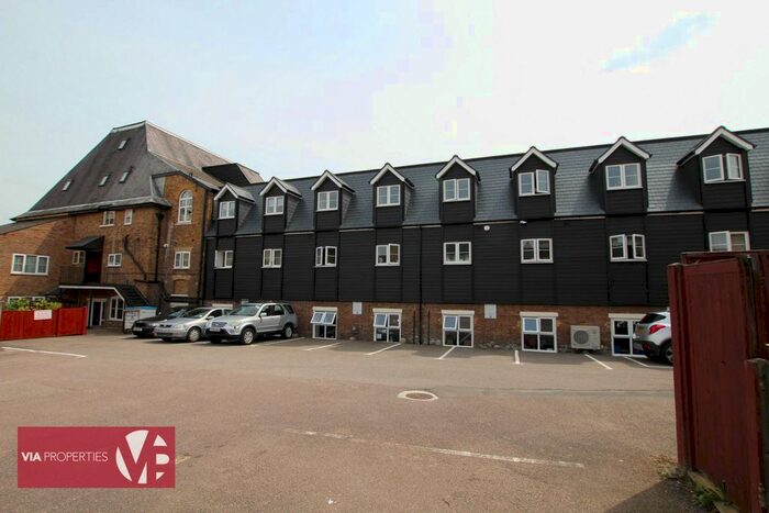 2 Bedroom Flat To Rent In Brewery Road, Hoddesdon, EN11